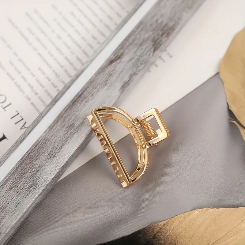 Fashion Simple Non Slip Mini Hollow Heart Metal Hair Claw Clips Gold Geometric Bangs Barrettes Hair Jaws For Women Girls Daily