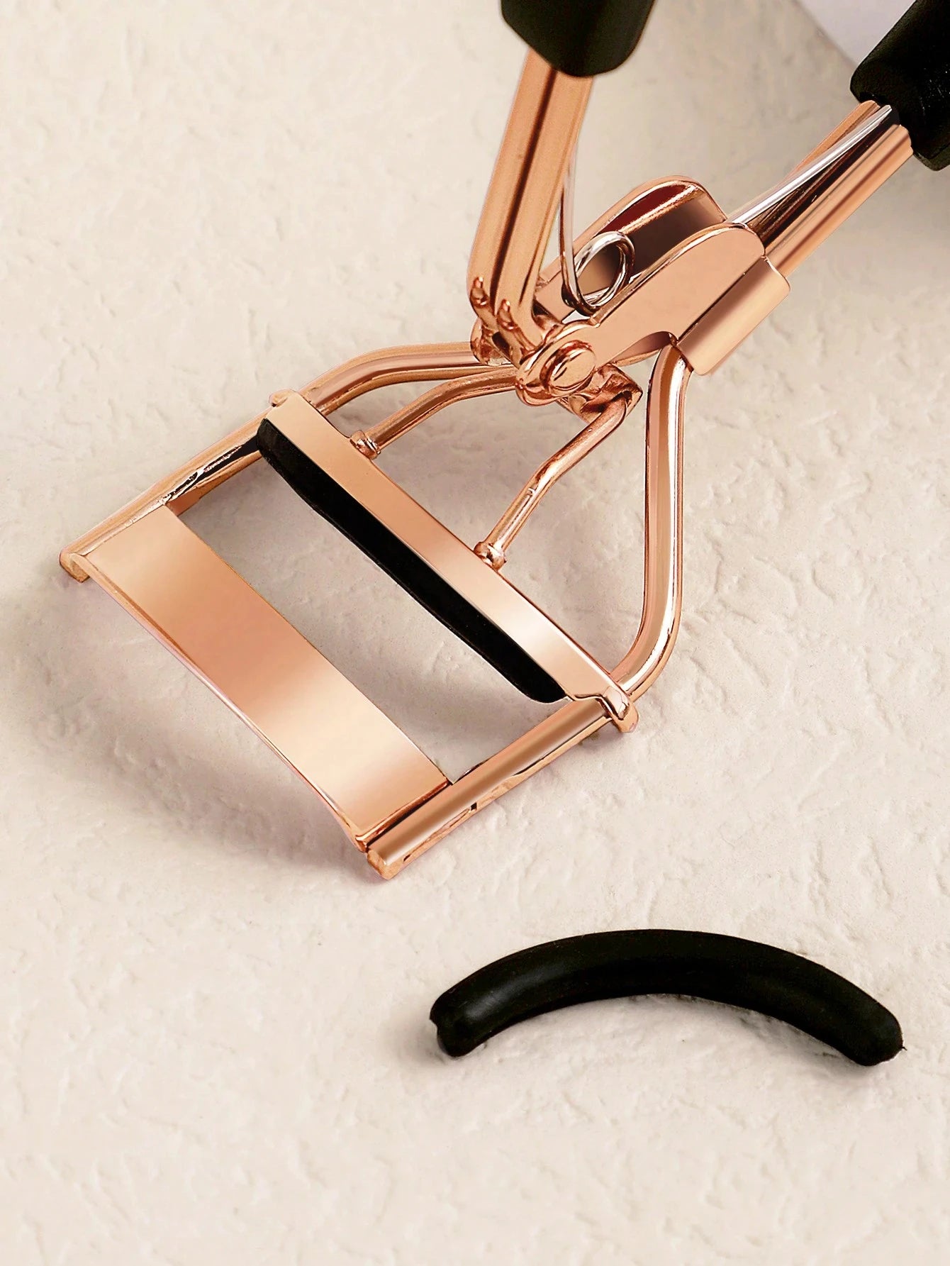 1pcs Eyelash Curler and 15 Silicone Pads Eyelash Curler