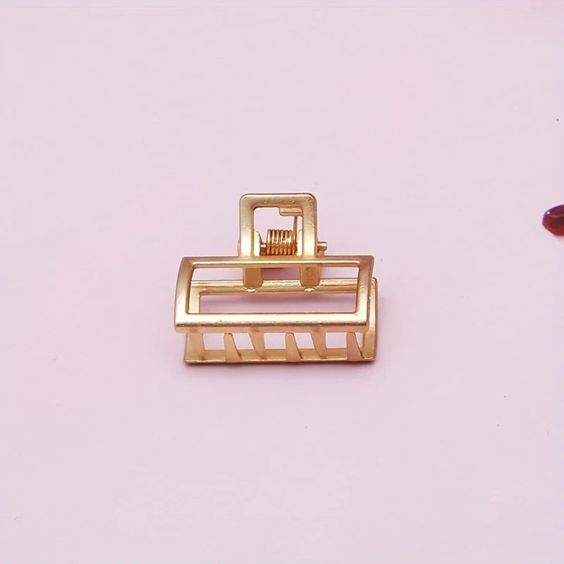 Fashion Simple Non Slip Mini Hollow Heart Metal Hair Claw Clips Gold Geometric Bangs Barrettes Hair Jaws For Women Girls Daily