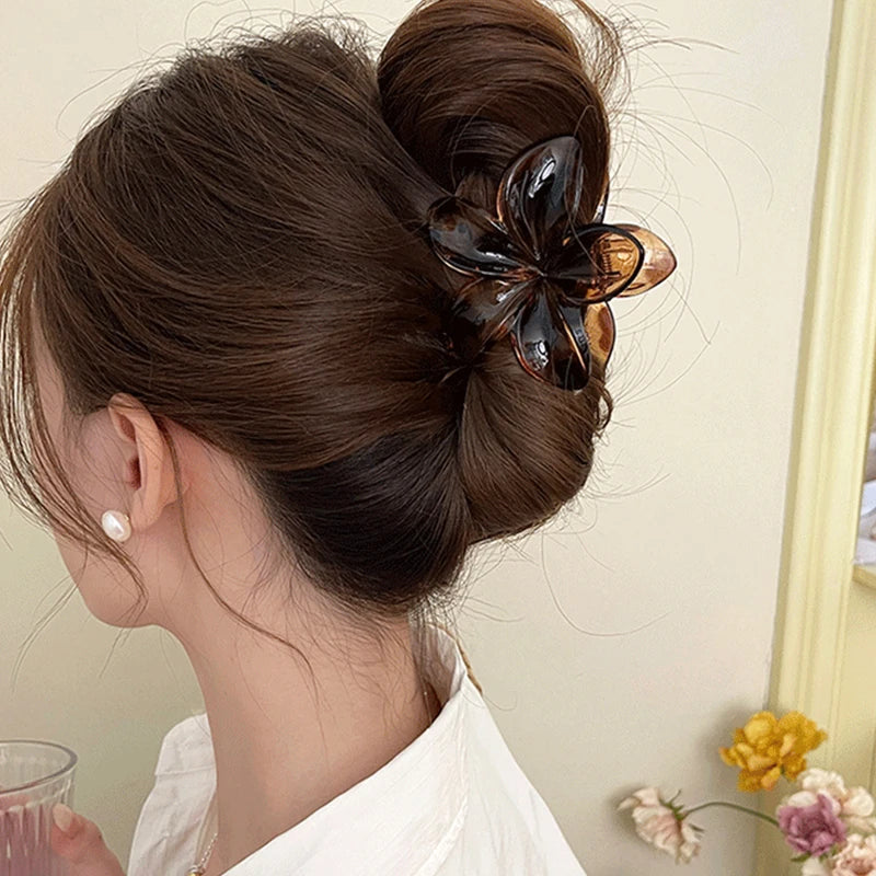 Women's Egg Flower Hair Claws Clips Crab Shaped Lightweight Plastic Hair Clips Large Hairpins Ponytail Fashion Hair Accessories