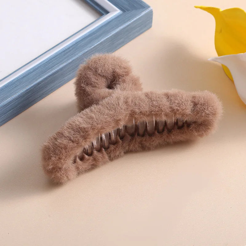 Winter Plush Hair Claw Elegant Acrylic Hairpins Faux Fur Hair Clip Barrette Crab Headwear for Women Girls Hair Accessories